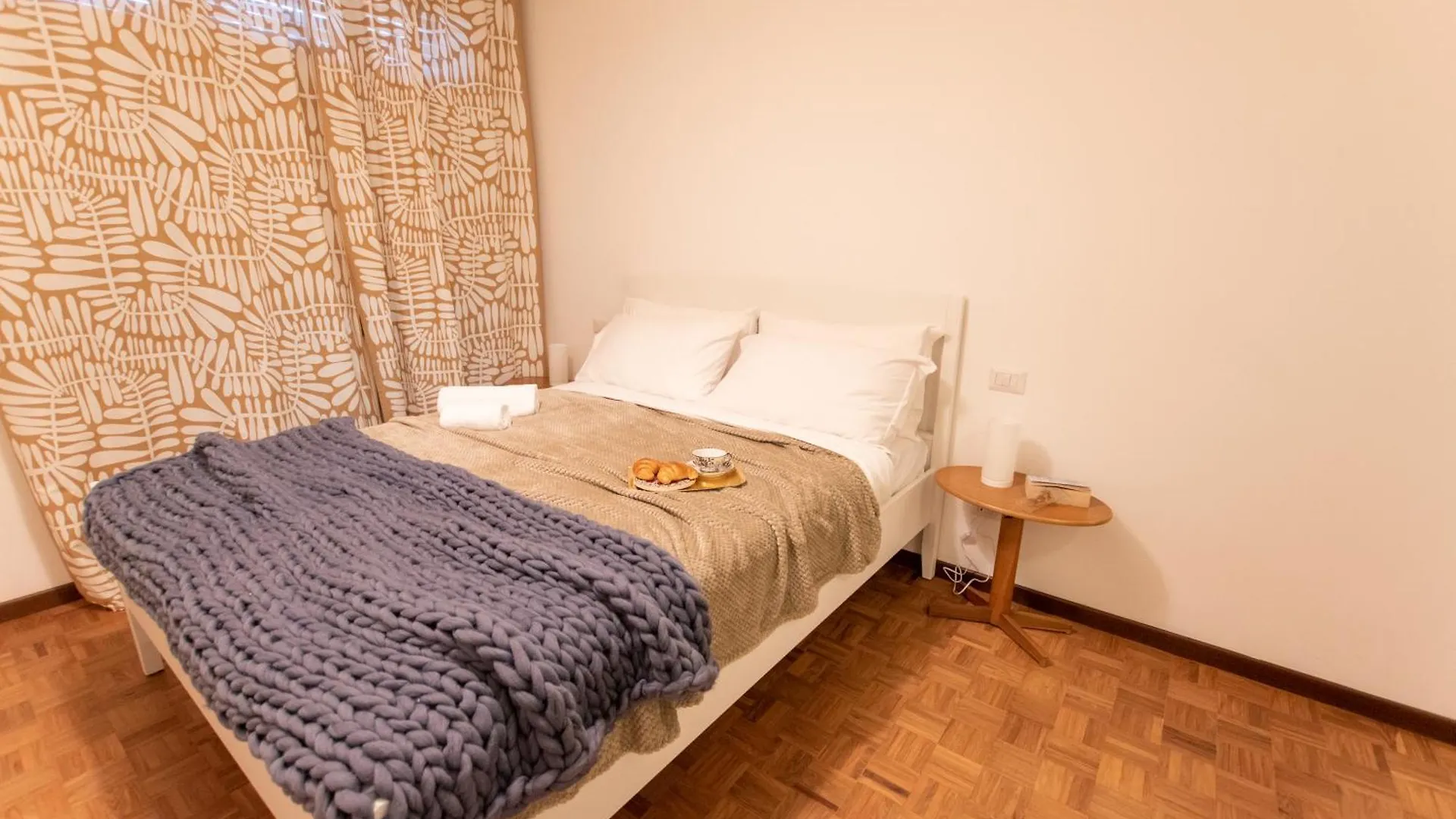 I Host Apartment - Govone 100 밀라노 0*,  이탈리아