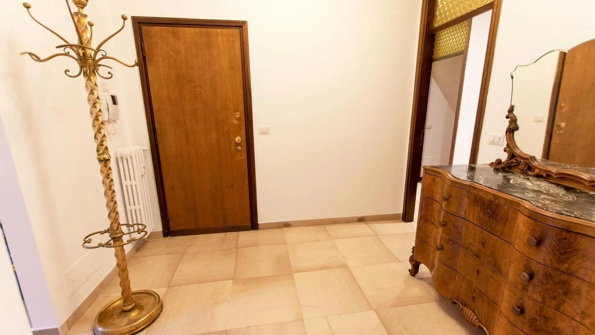 I Host Apartment - Govone 100 밀라노 0*,